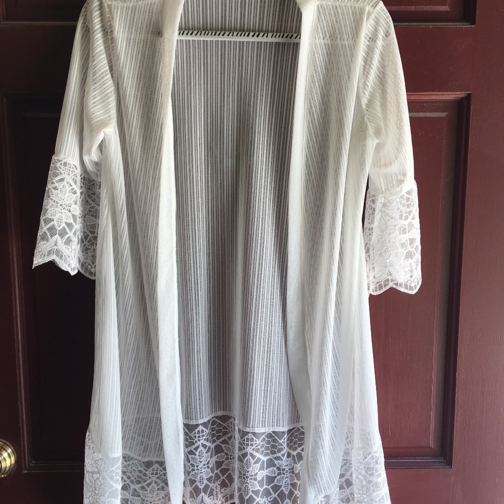 ✨NWOT✨ Lace Kimono